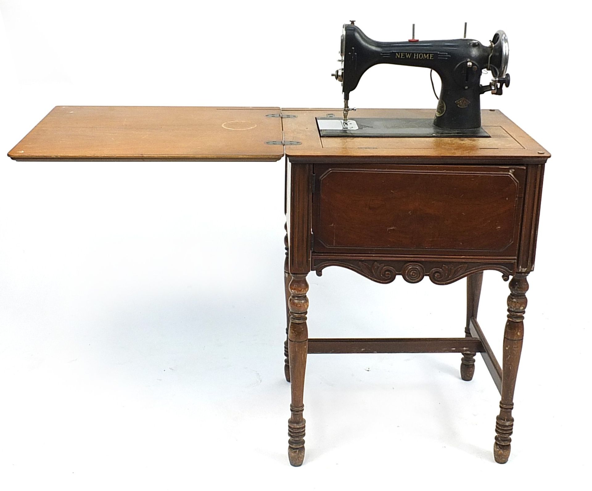 Two vintage sewing machine tables comprising New Home and NSMCO model RBR, each 77cm high - Bild 5 aus 6
