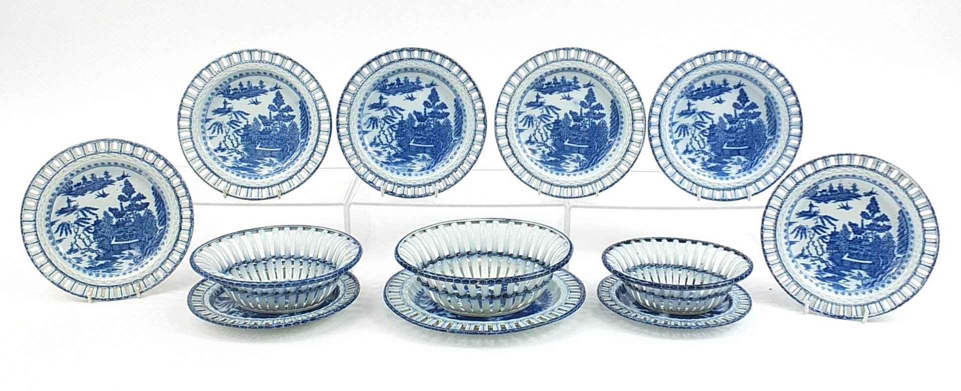 Late 18th century pearlware willow pattern dinner set comprising a graduated set of three baskets