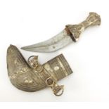 Omani Jambiya dagger with unmarked silver mounts, 28cm in length