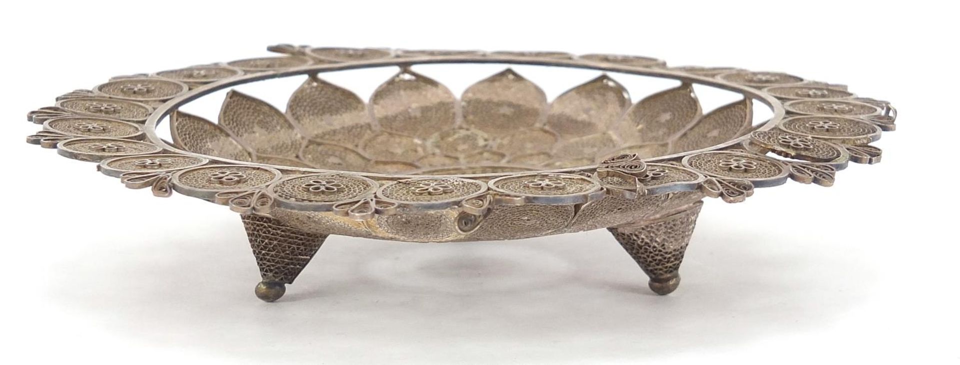 Indian silver coloured metal filigree footed dish, 18cm in diameter, 187.4g - Image 2 of 4