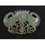 Chinese carved white jade bat scarf clip with silver mount, 5cm wide, 9.0g