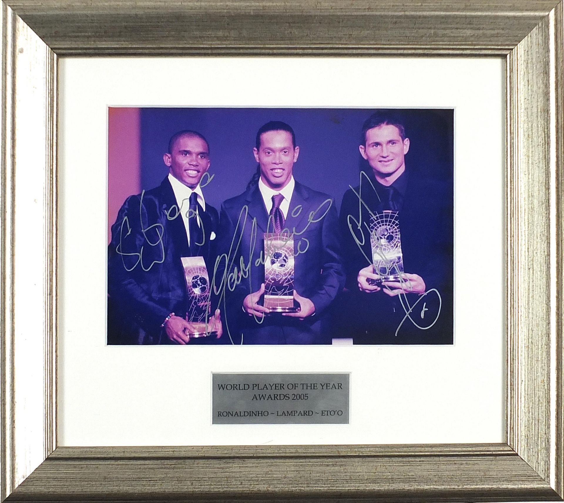 Ronaldinho, Lampard and Eto'o signed football photograph titled World Player of the Year Awards 2005 - Bild 2 aus 3