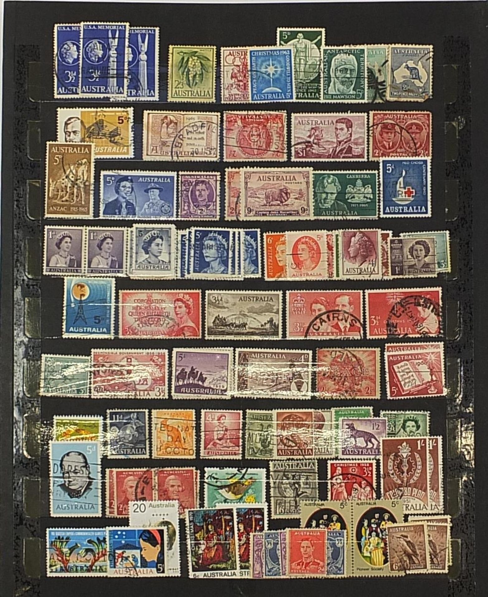 Collection of Australian stamps arranged in an album - Bild 3 aus 6