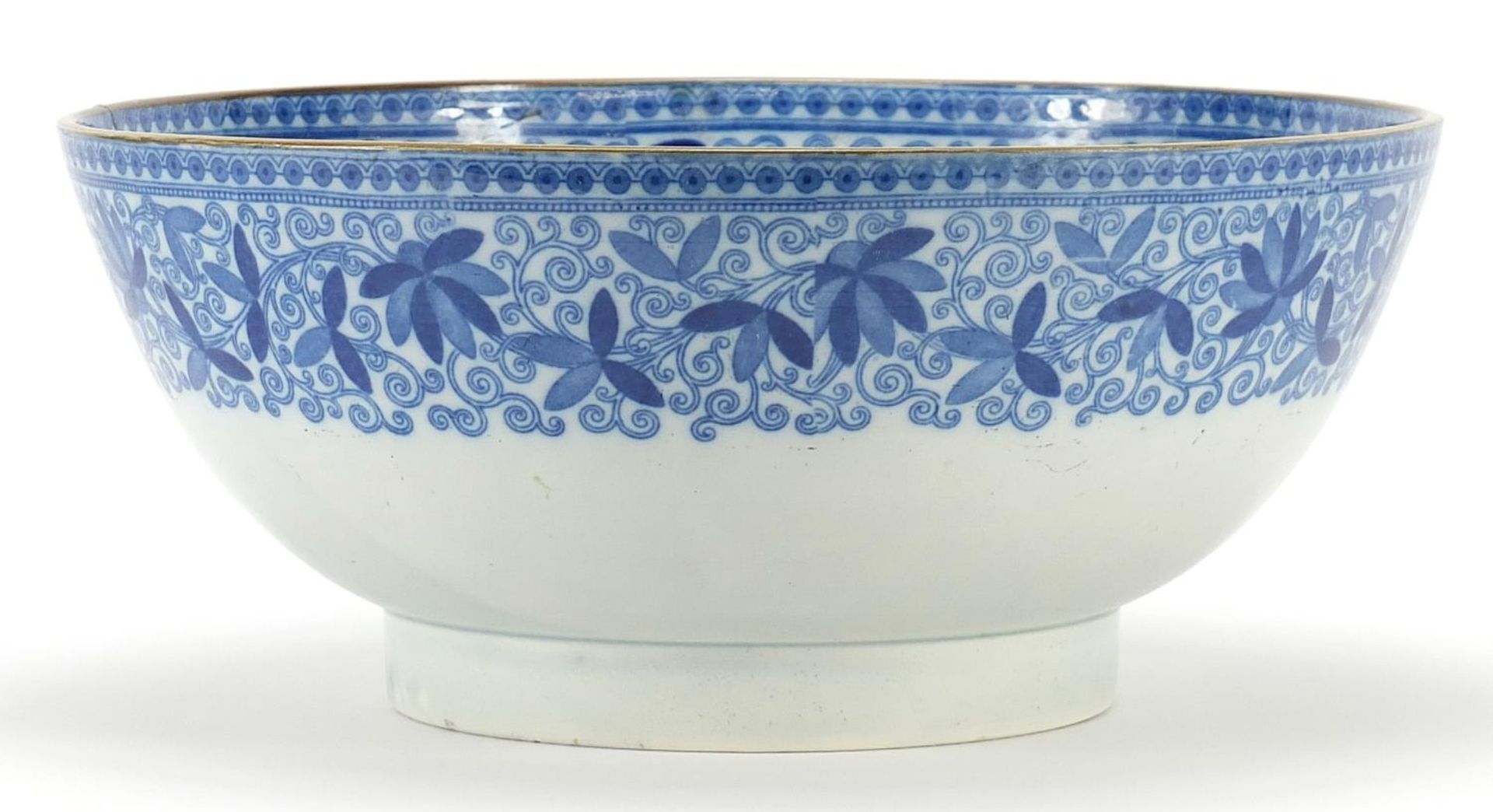 19th century pearlware bowl decorated with flowers, 26cm in diameter