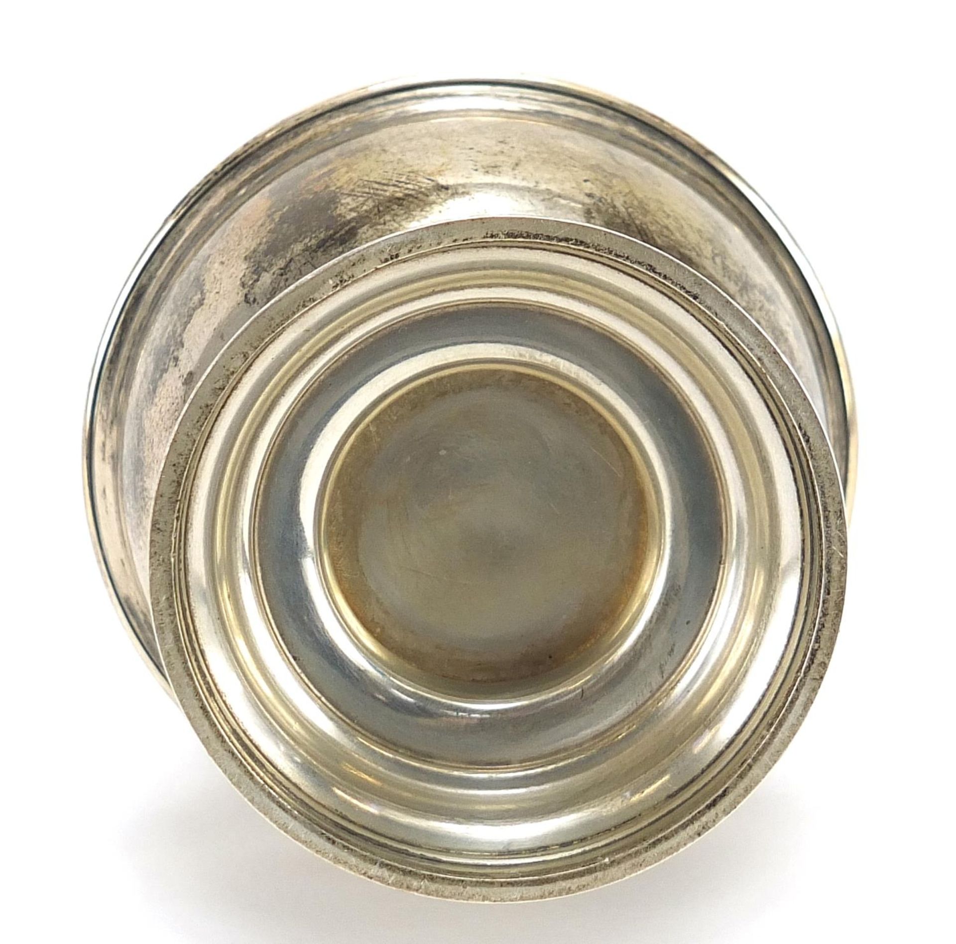 Edward Barnard & Sons Ltd, George V silver baluster shaped sifter, 14.5cm high, 116.0g - Image 4 of 4