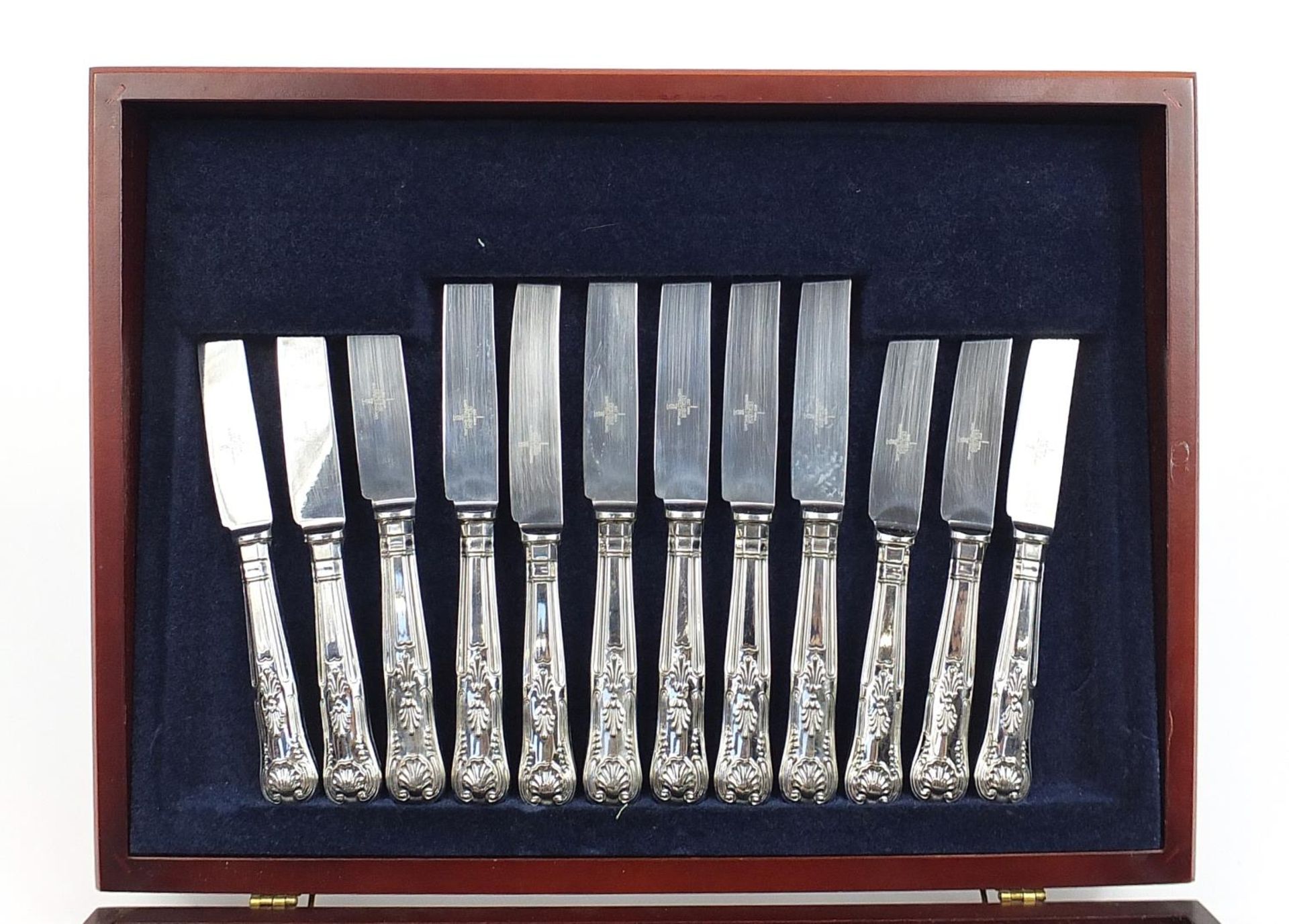 Six place canteen of Sheffield silver plated cutlery, 39cm wide - Image 2 of 7