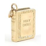 9ct gold bible charm, 1.5cm high, 1.6g
