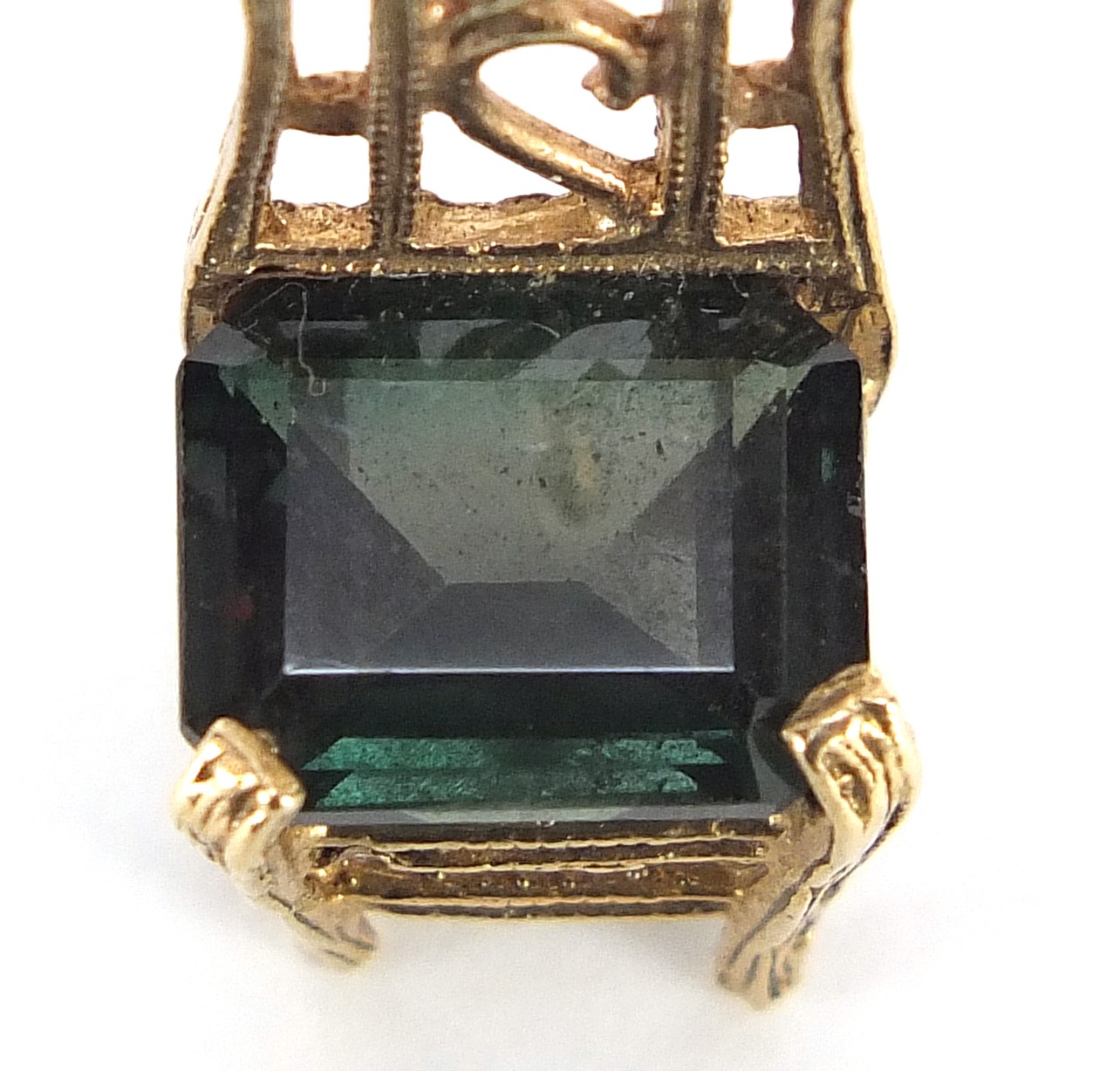 9ct gold and green stone chair charm (tests as 9ct gold), 3.1cm high, 3.4g - Image 3 of 3