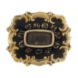 Early 19th century unmarked gold and black enamel mourning brooch, tests as 15ct gold, 3.4cm wide,