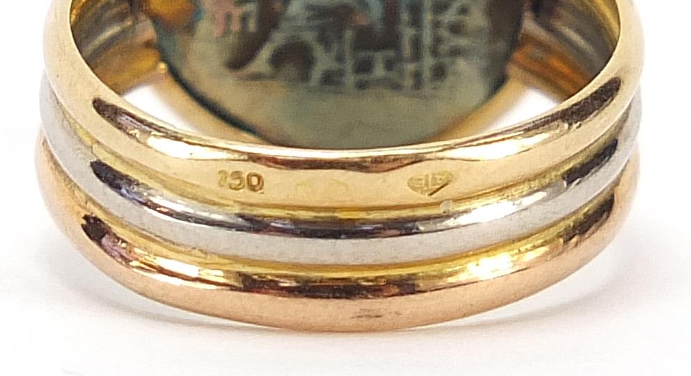 18ct three tone gold ring set with a roman coin, size E, 2.3g - Image 3 of 4