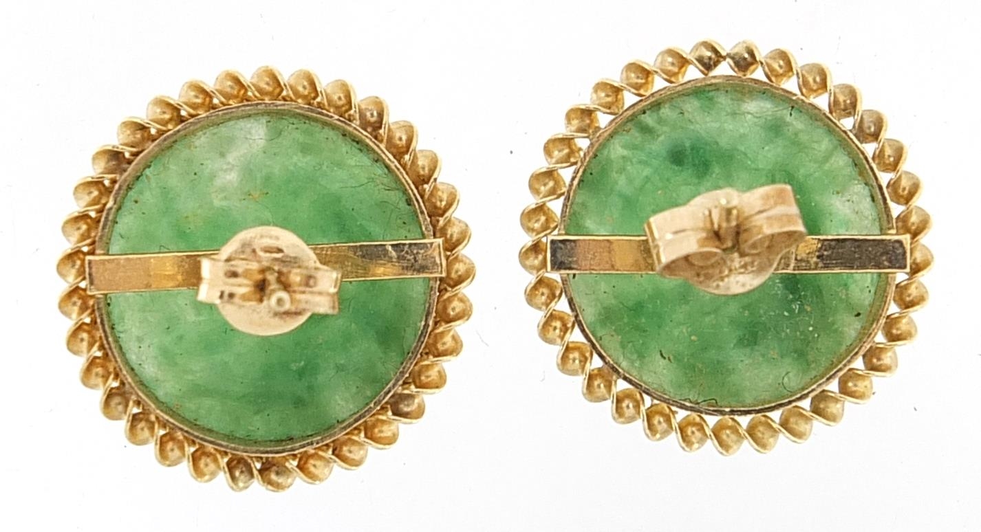 Pair of 9ct gold Chinese green jade stud earrings, 1.6cm in diameter, 3.7g - Image 2 of 2