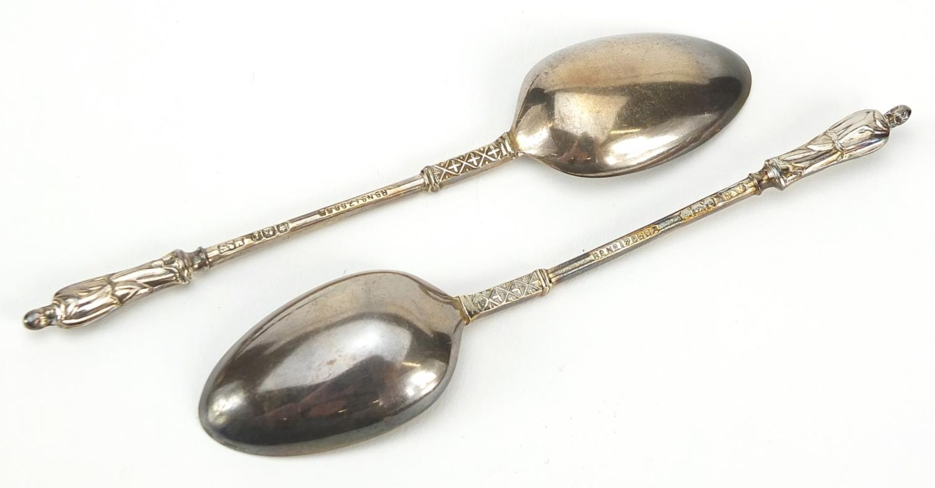 Mappin & Webb, set of six Edwardian silver apostle teaspoons and sugar tongs housed in a velvet - Image 4 of 6