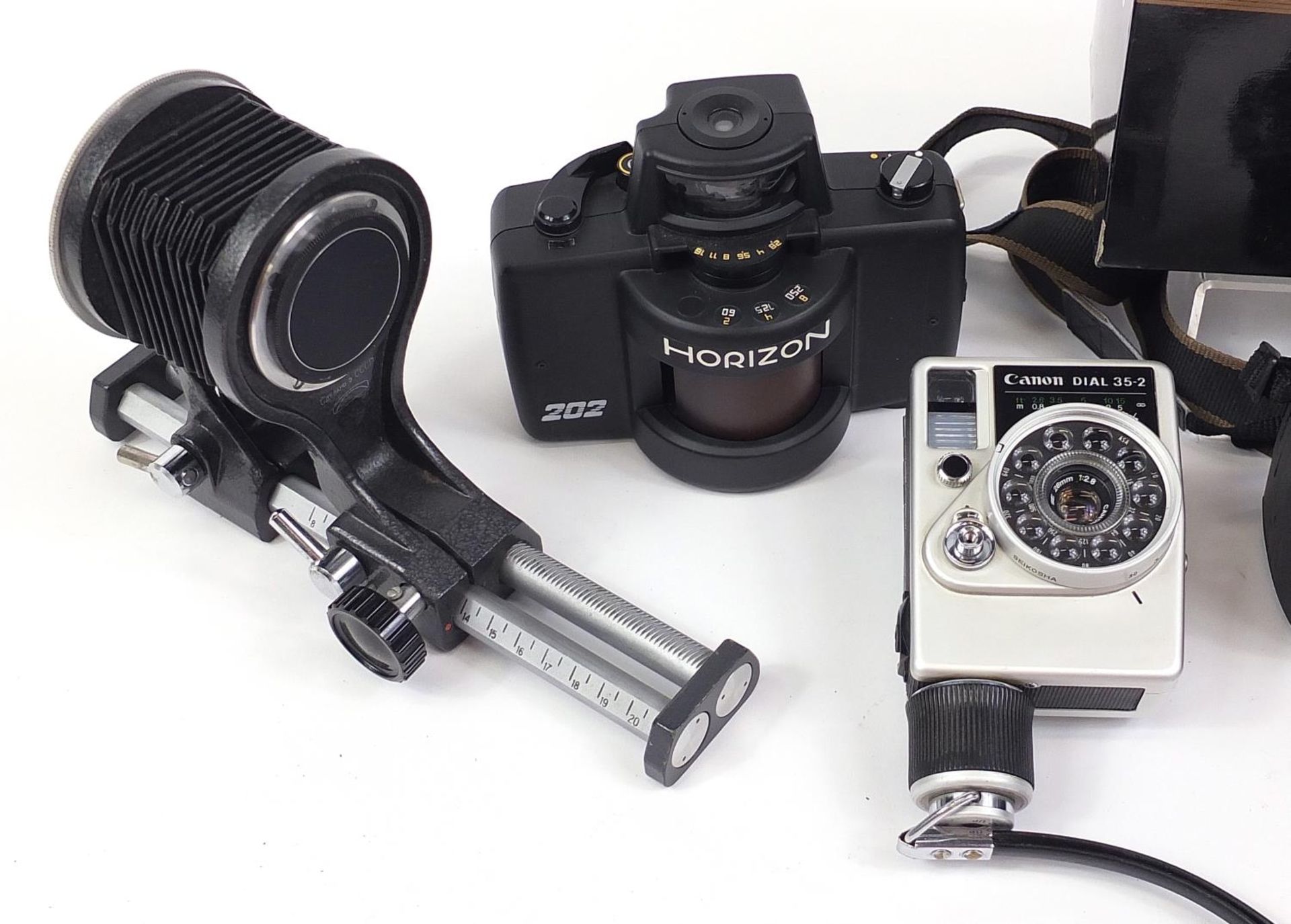 Cameras and accessories including Horizon 202 Panoramic camera and Nikon Coolscan V ED - Bild 2 aus 3