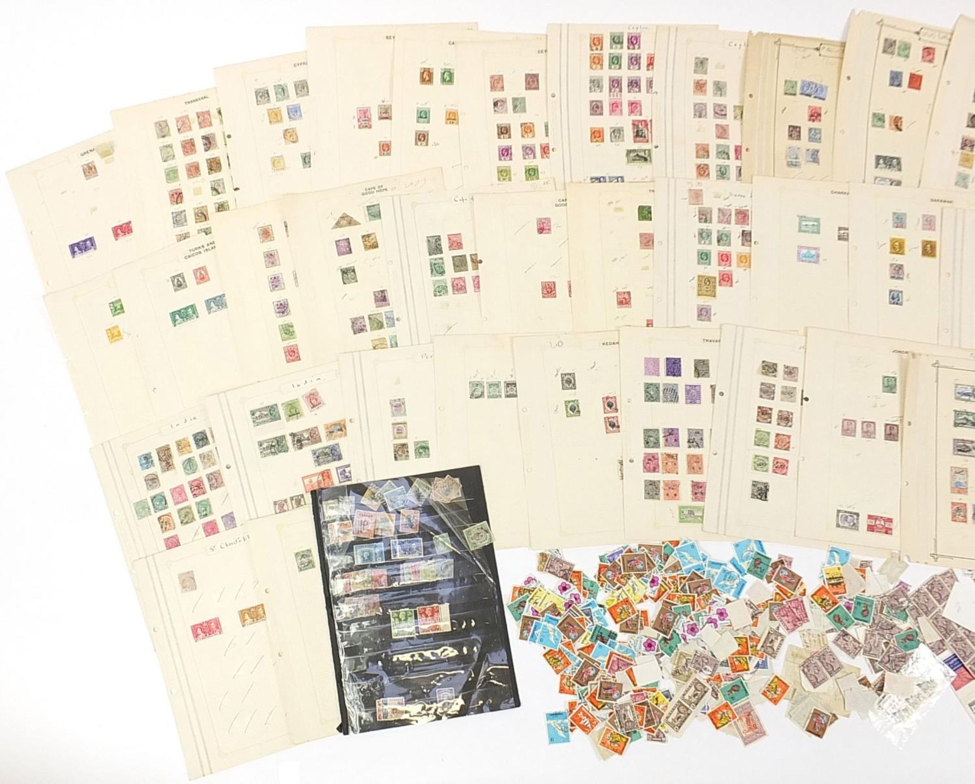 Collection of British Commonwealth stamps arranged on sheets - Bild 2 aus 3