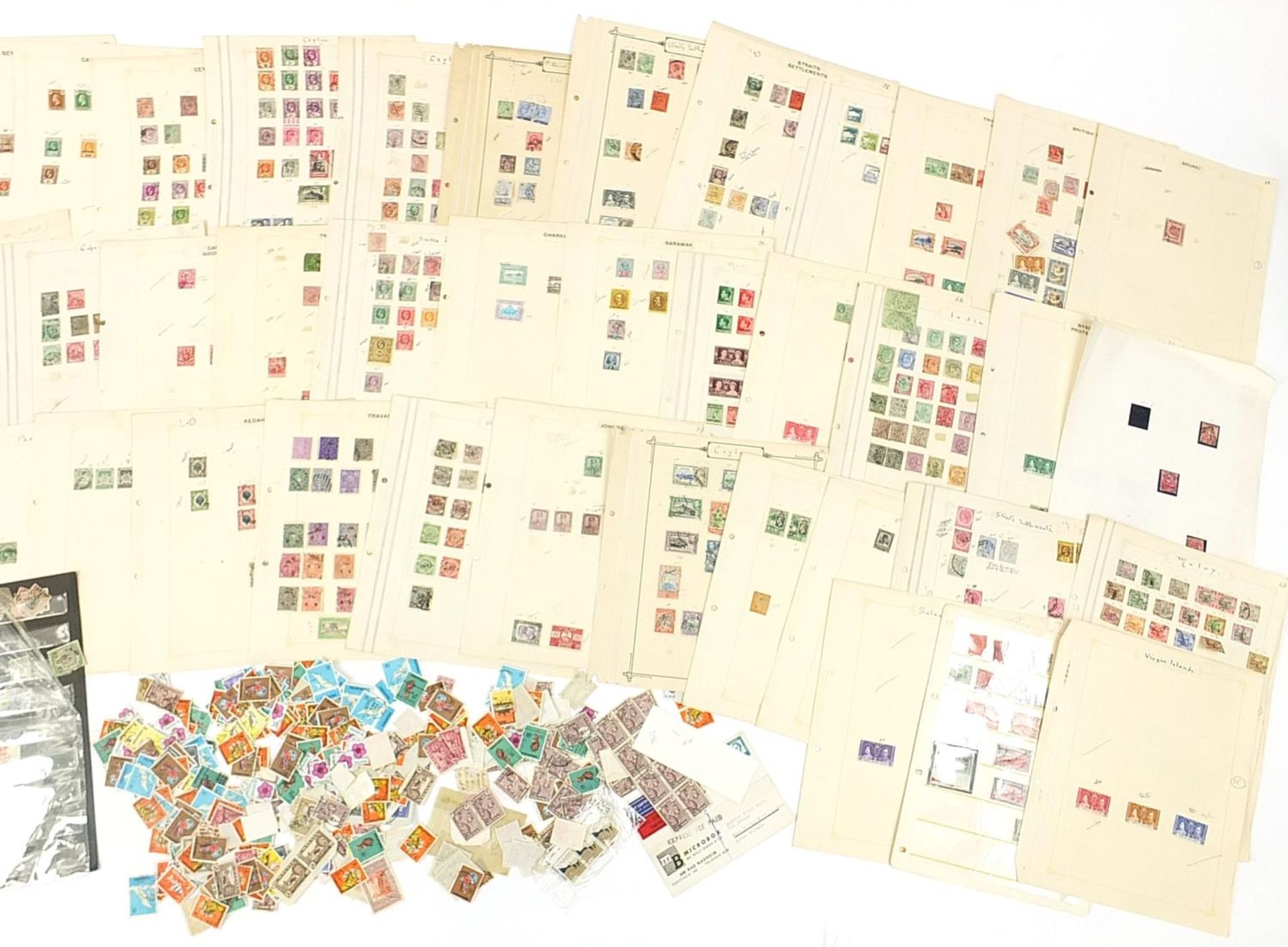 Collection of British Commonwealth stamps arranged on sheets - Bild 3 aus 3