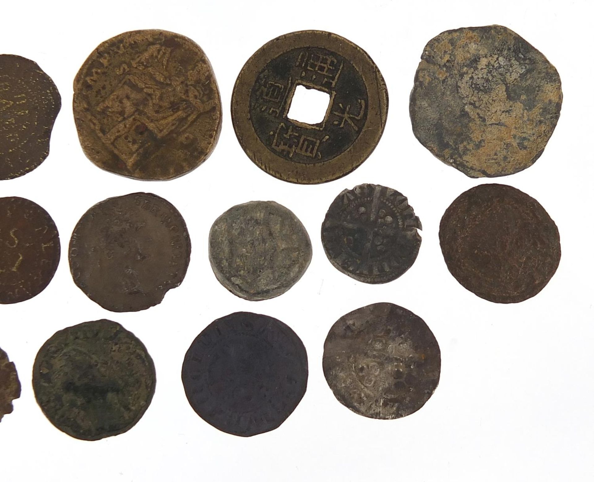 Antiquarian and later coinage, including hammered English and Roman - Bild 3 aus 3