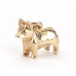 9ct gold Corgi dog charm, 1.6cm in length, 2.7g