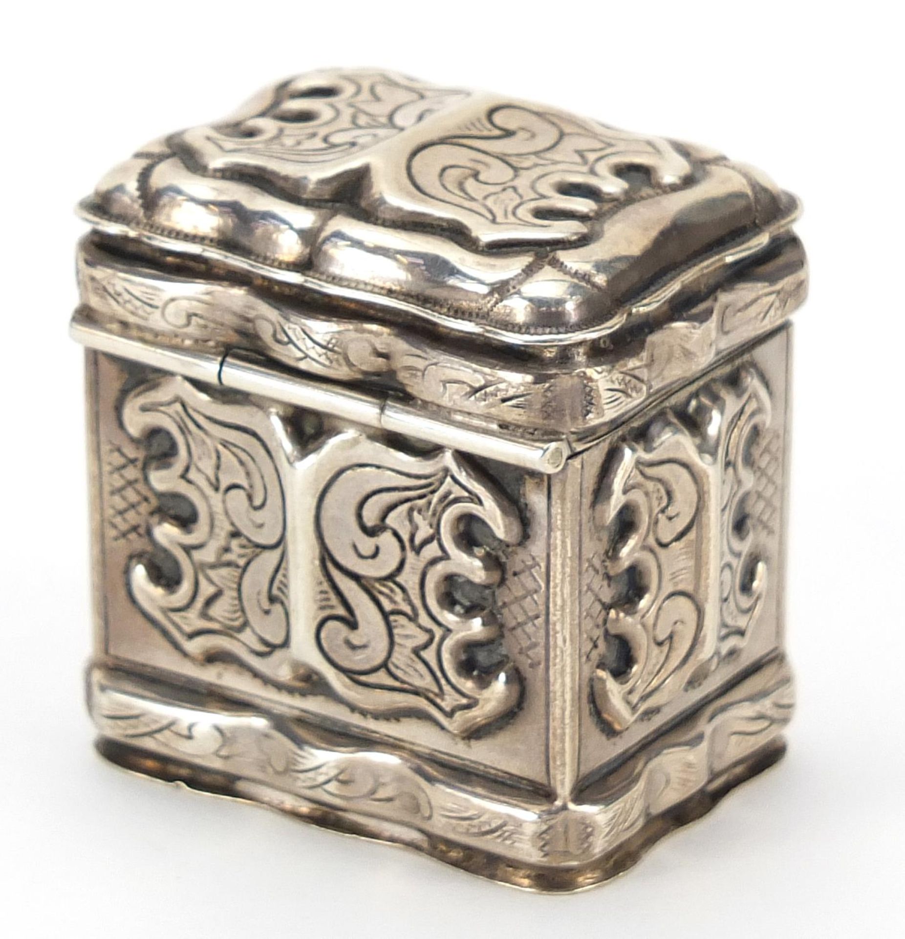 Dutch silver casket with hinged lid, 4.2cm high, 35.5g - Image 2 of 4