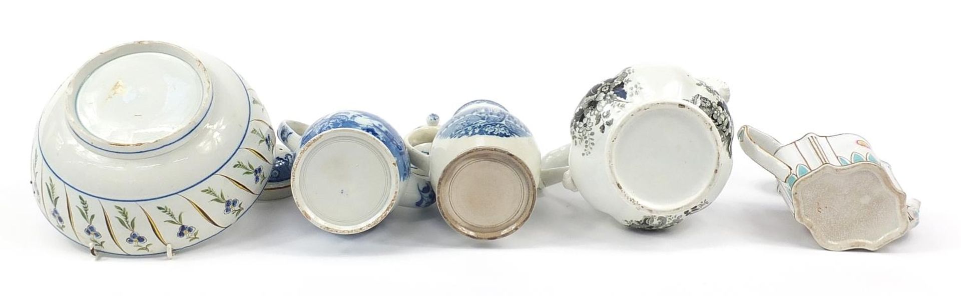 Group of predominantly early 19th century British pottery including two Willow pattern blue and - Image 5 of 5