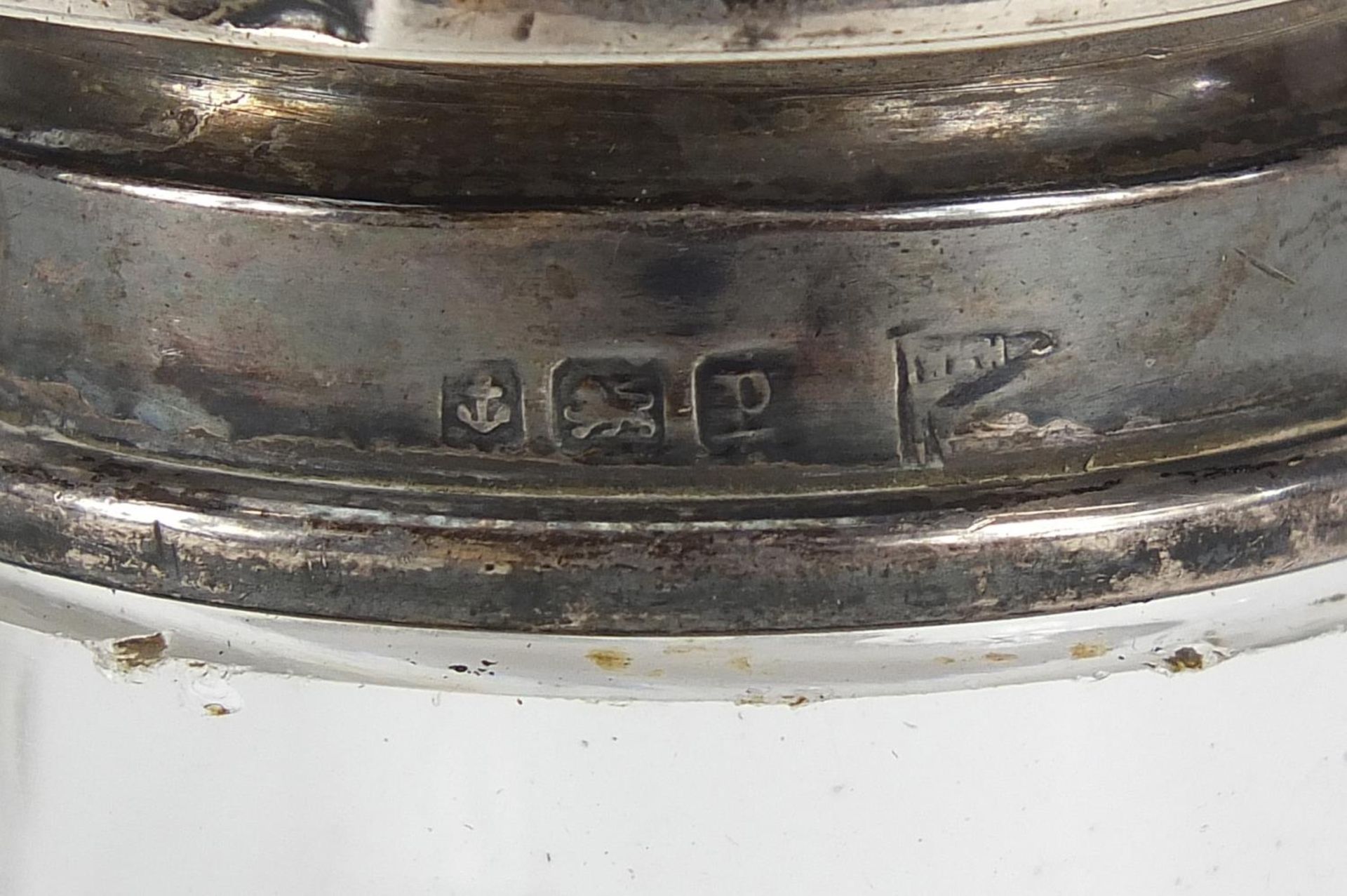 Walker & Hall, pair of circular cut glass jars with silver lids, Birmingham 1939, 3.5cm high x 3.8cm - Image 4 of 4