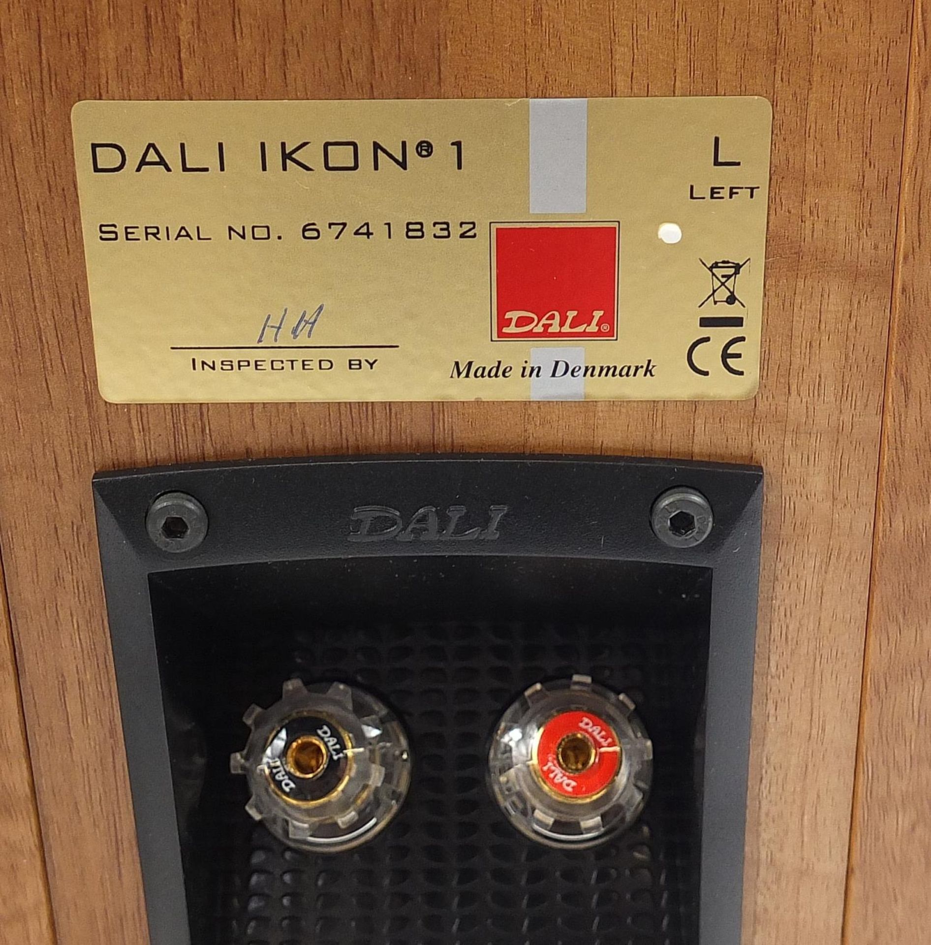 Pair of Ikon Dali light walnut speakers with box - Image 3 of 4