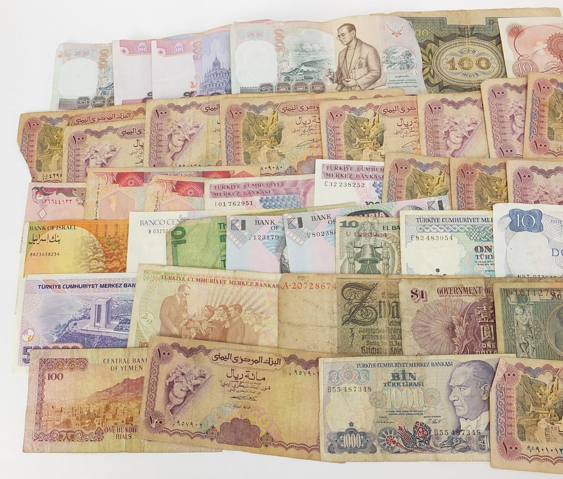 Collection of world banknotes - Image 2 of 3