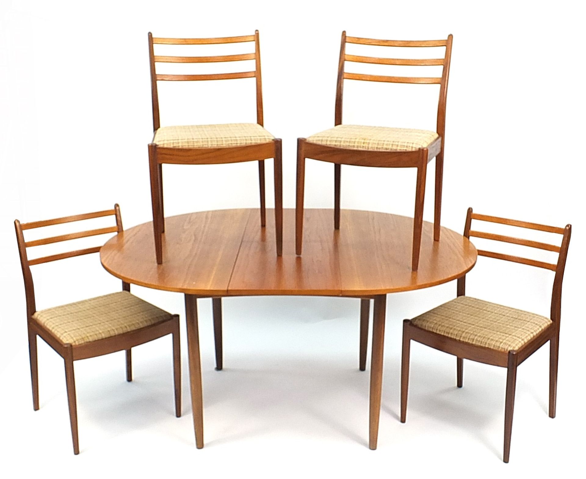 1970's G Plan teak circular extending dining table and four chairs, the table 72.5cm high x 112cm in - Bild 2 aus 7