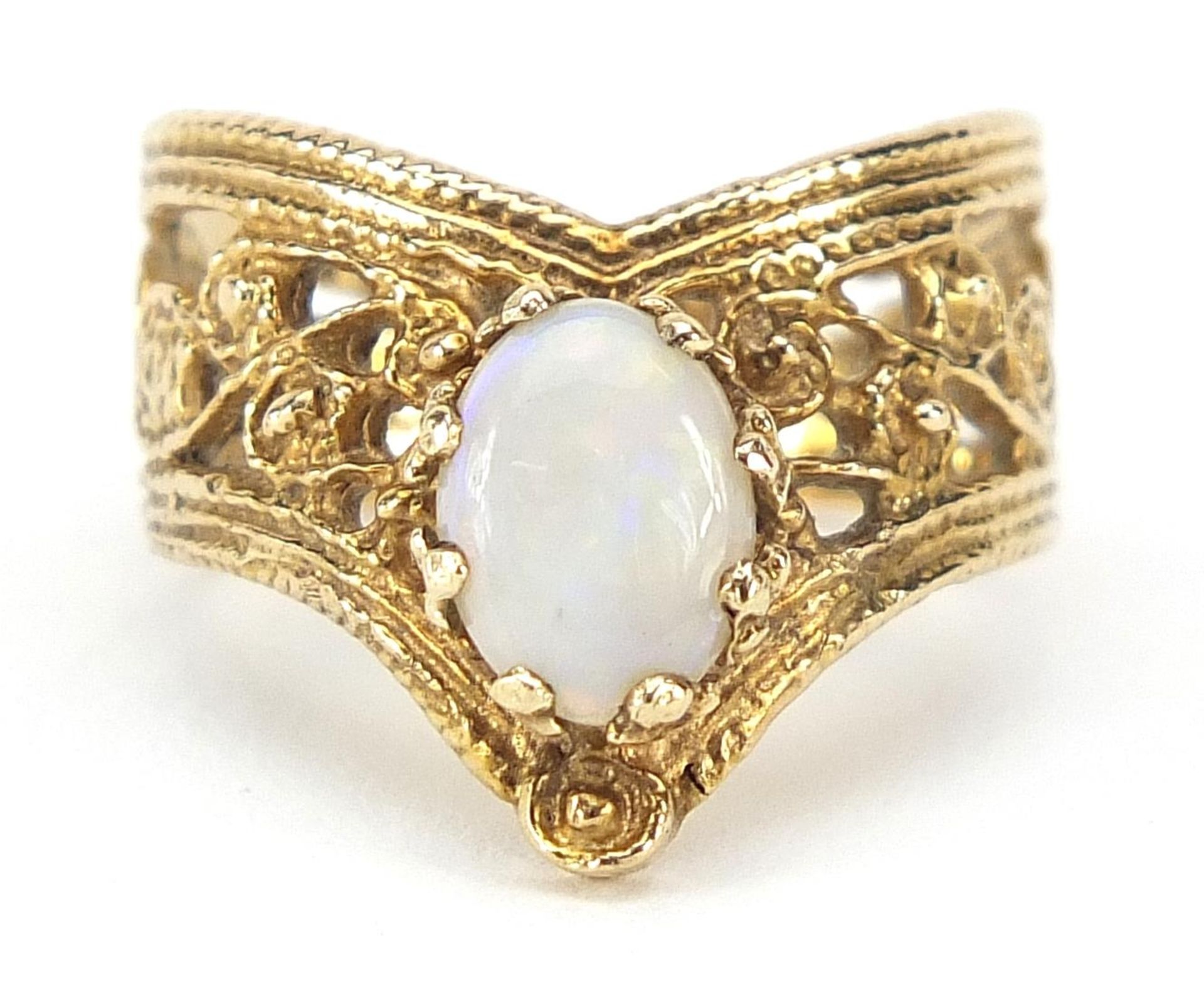 9ct gold pierced herringbone and cabochon opal ring, size L/M, 3.6g