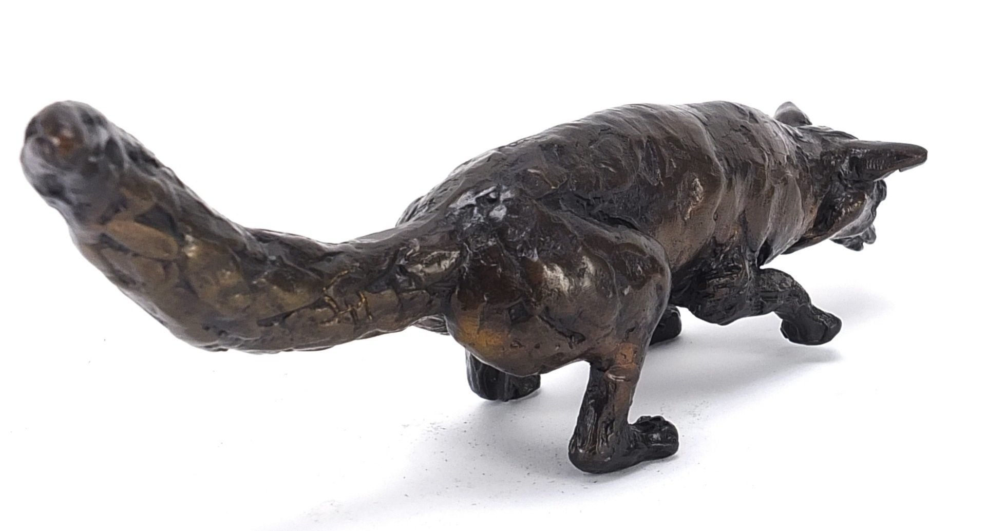Contemporary Linda Frances patinated bronze study of a fox, 20.5cm in length, 22.5cm in length - Bild 2 aus 4