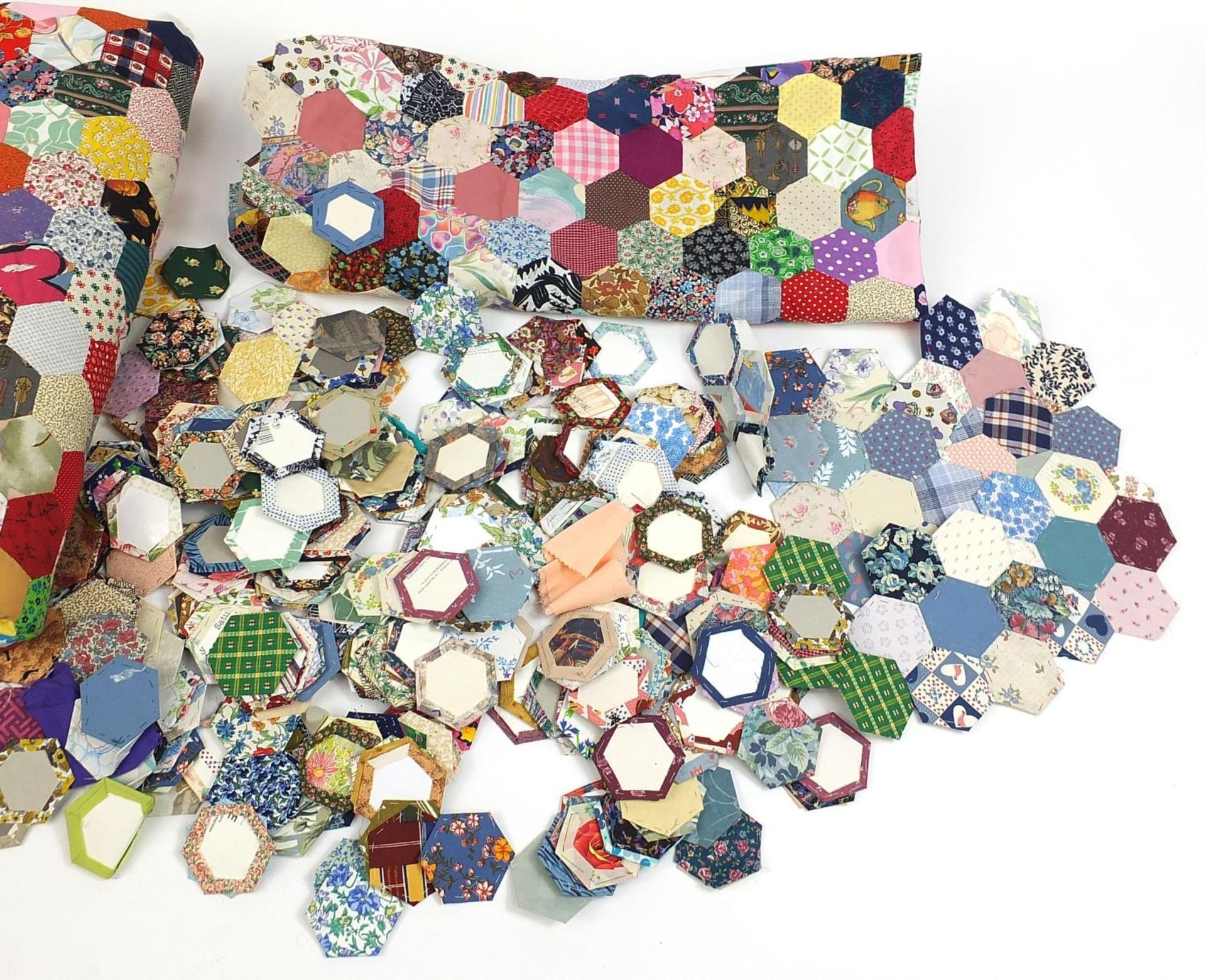 Large hand made patchwork quilt with a large selection of loose patches, the quilt approximately - Image 7 of 7