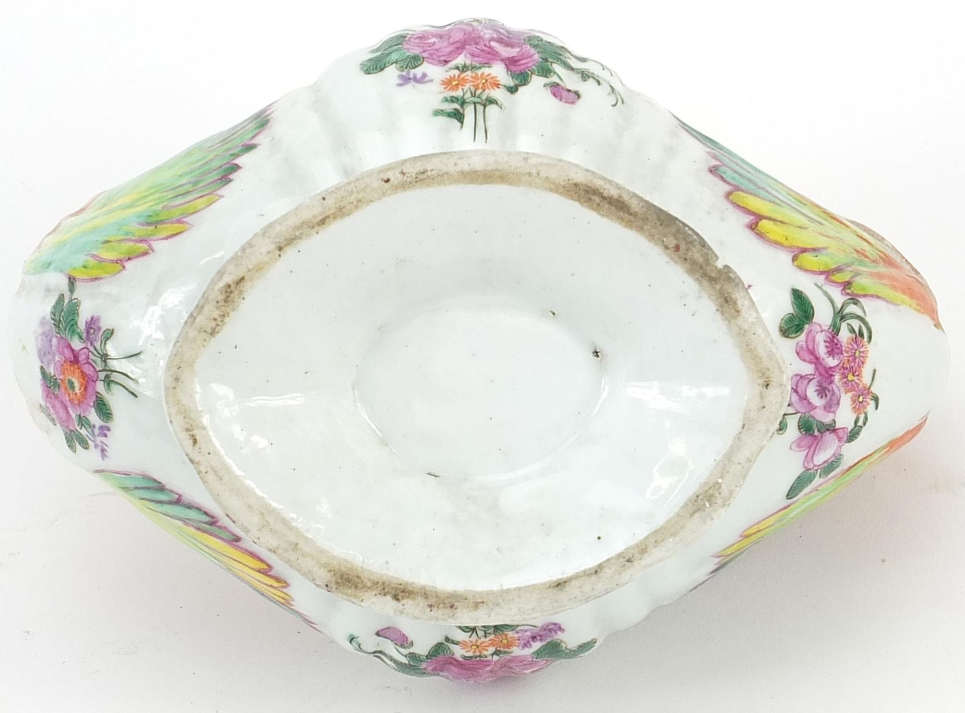 Chinese porcelain sauce tureen with pineapple finial hand painted in the famille rose palette with - Image 4 of 4