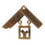 9ct gold masonic pendant, 3.0cm wide, 3.4g