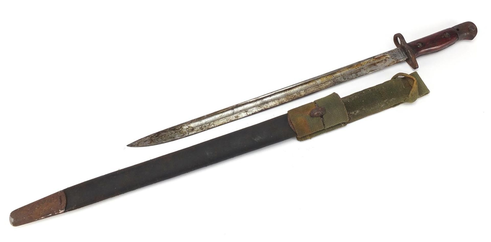 British military World War I 1907 pattern bayonet and scabbard by Wilkinson, 57cm in length