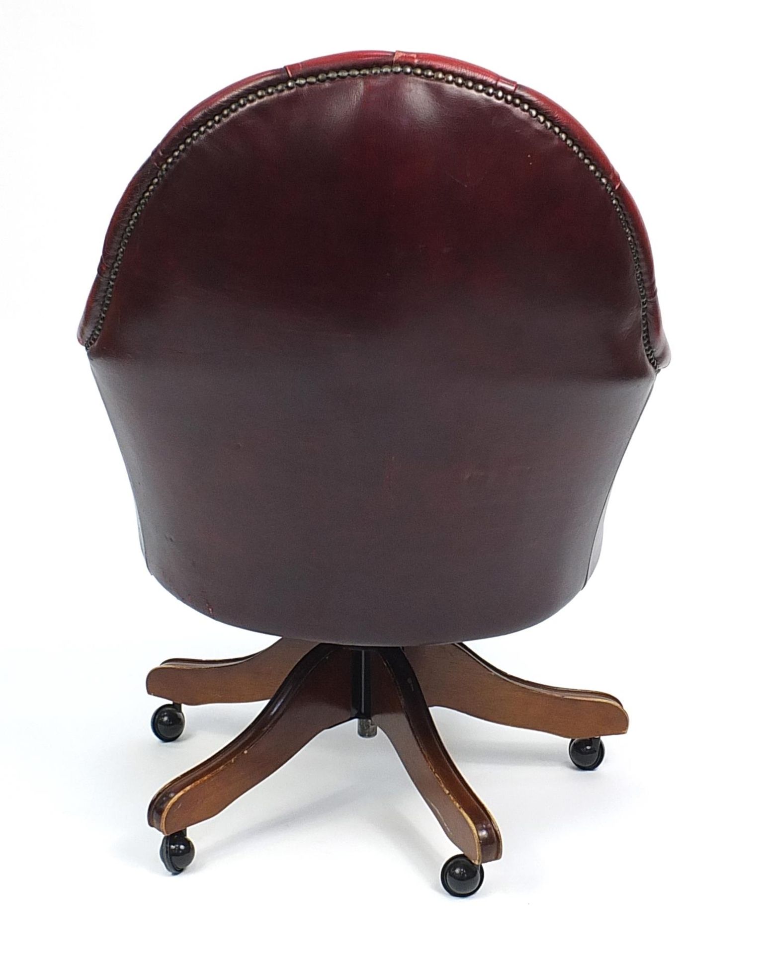 Mahogany framed high back captain's chair with oxblood leather button upholstery, 100cm high - Bild 3 aus 3