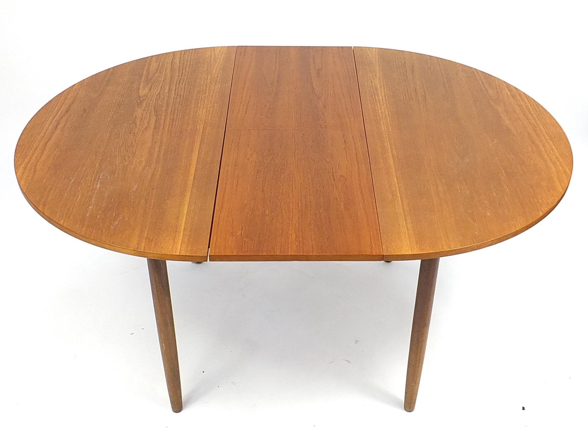 1970's G Plan teak circular extending dining table and four chairs, the table 72.5cm high x 112cm in - Bild 6 aus 7