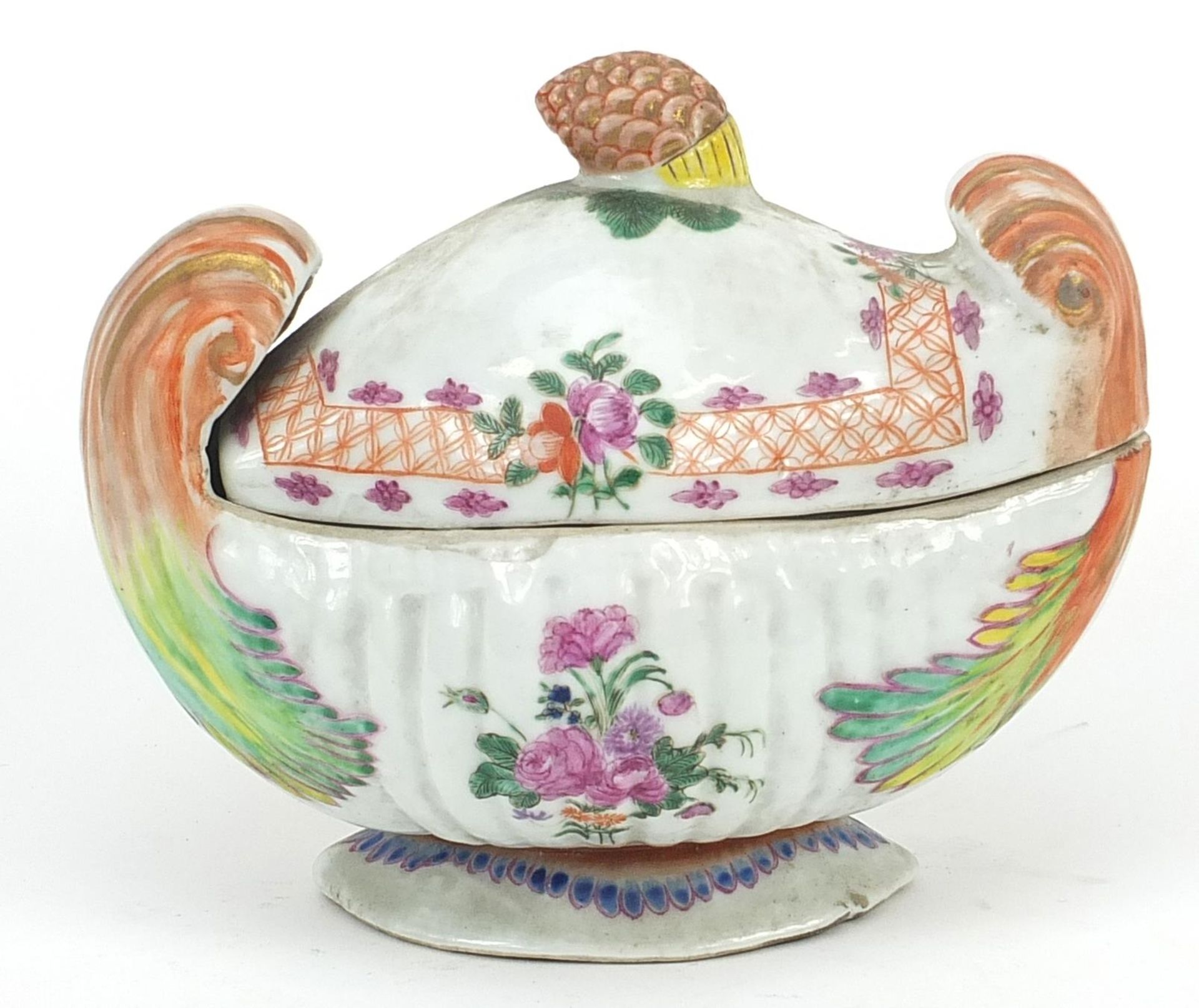 Chinese porcelain sauce tureen with pineapple finial hand painted in the famille rose palette with - Image 2 of 4