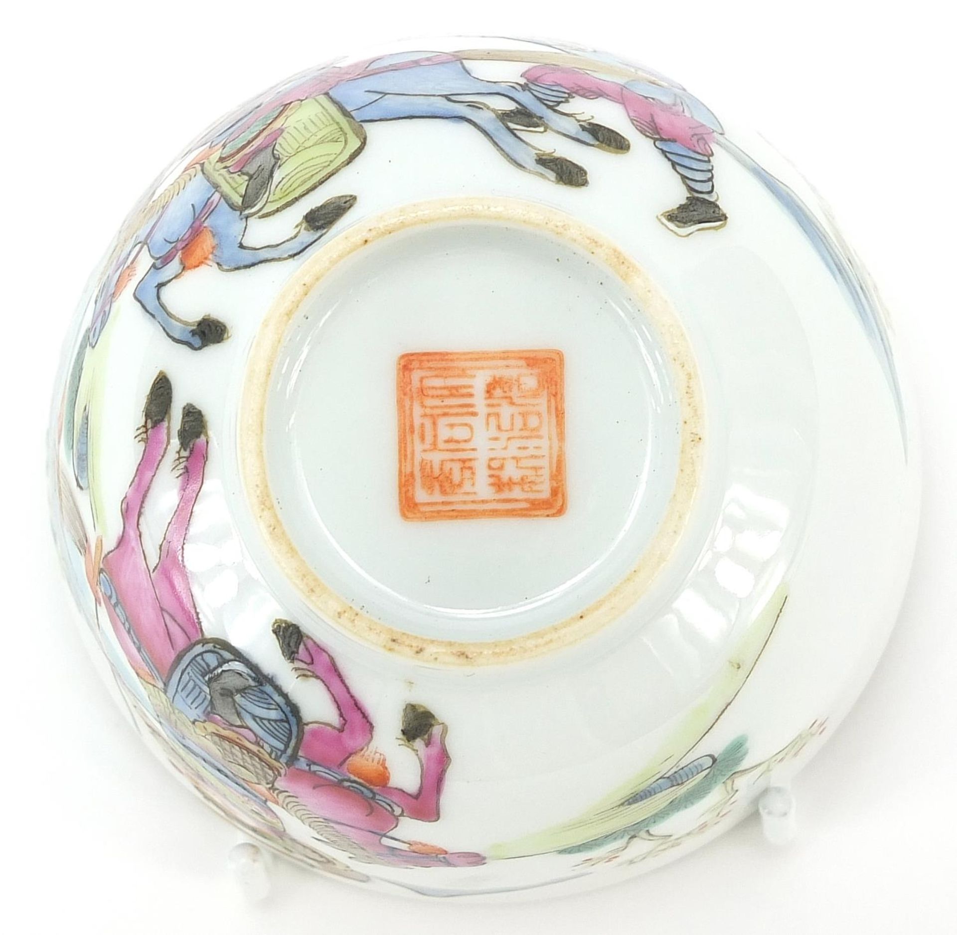 Chinese porcelain bowl hand painted in the famille rose palette with warriors on horseback, - Image 3 of 3