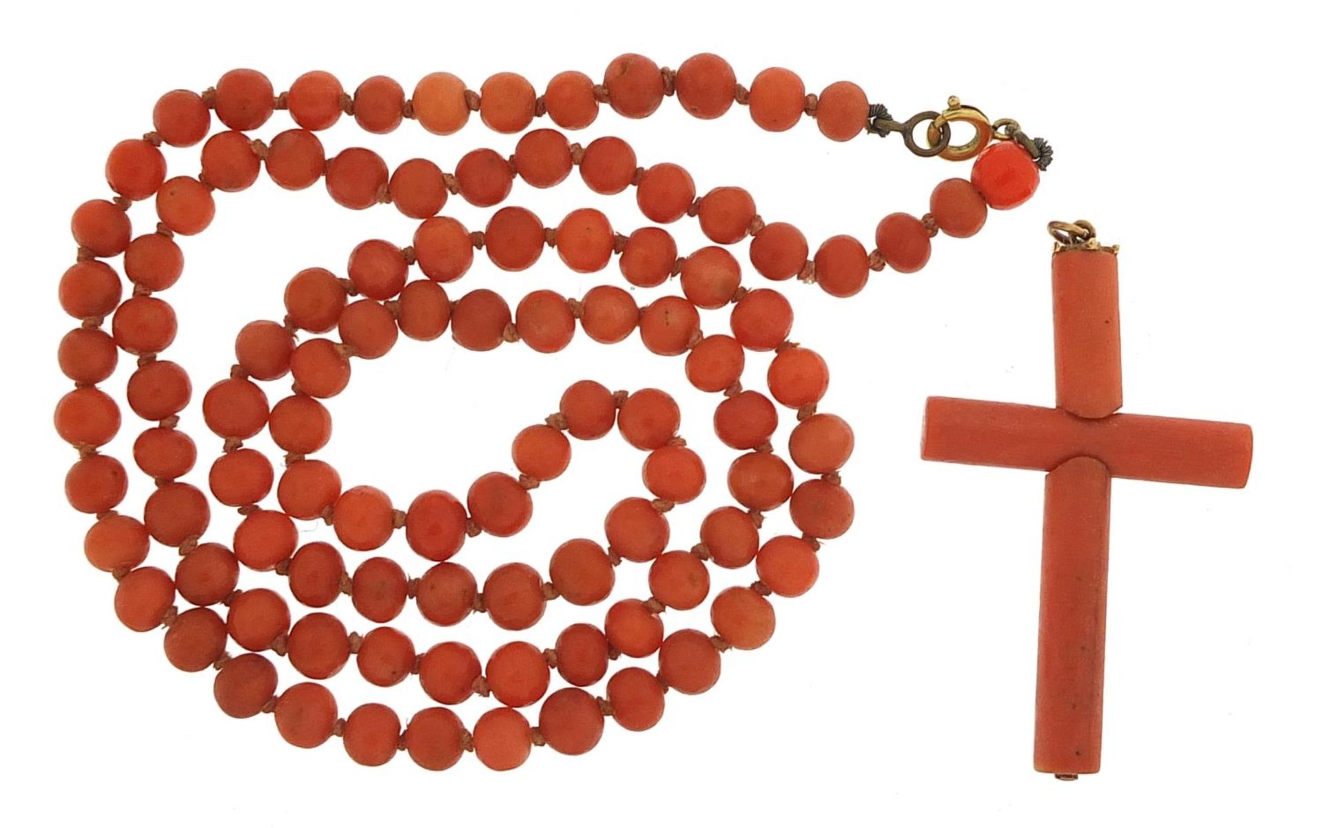 Antique coral bead necklace and cross pendant, 60cm in length and 4.5cm high, 29.4g