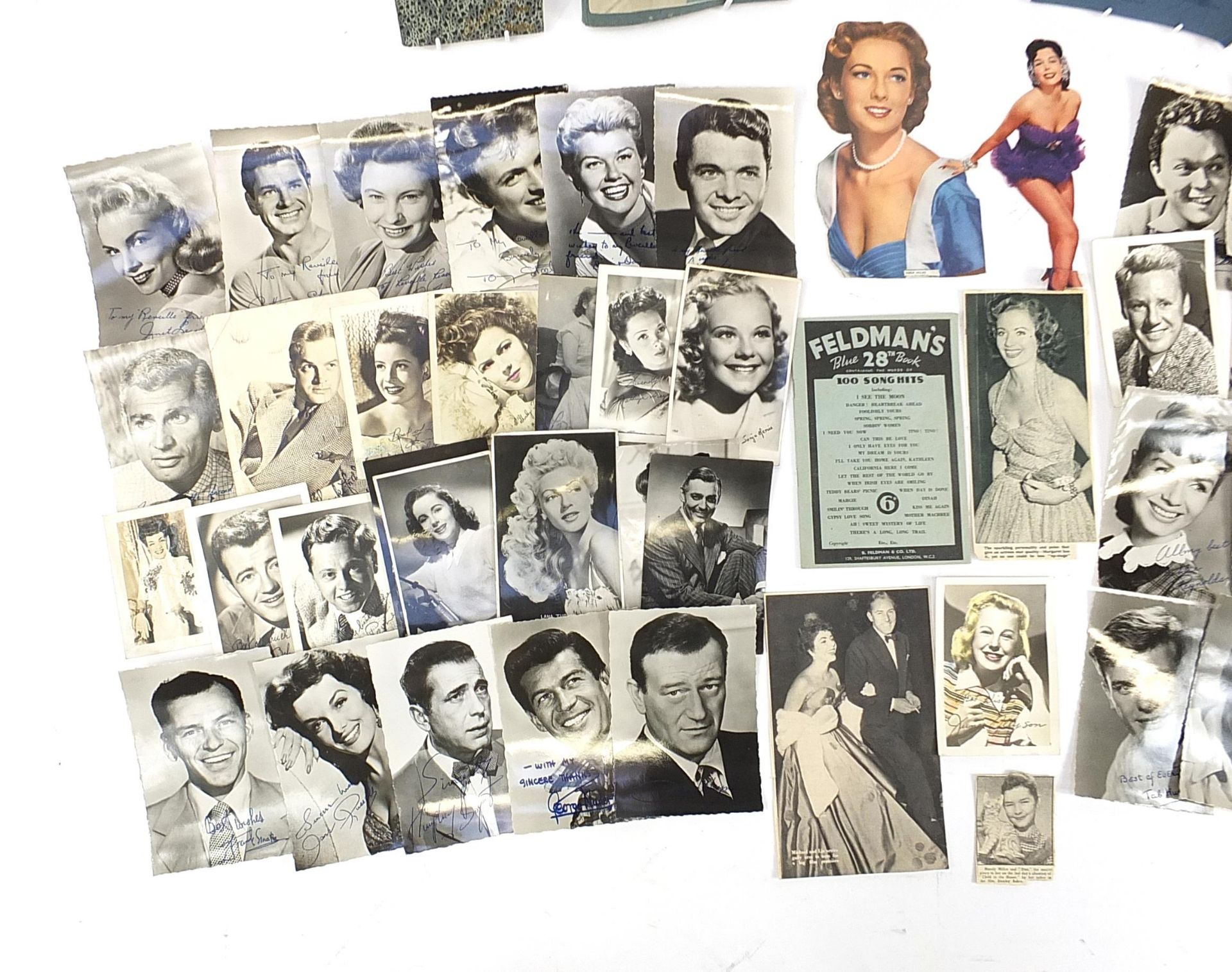 Autographs and film star photographs including a scrap book and autograph album - Bild 3 aus 14