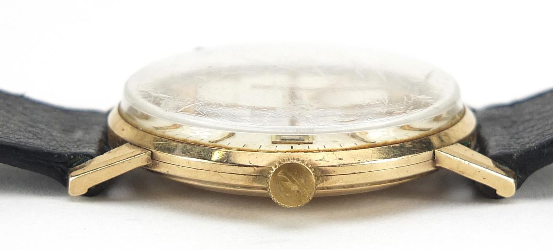 Accurist, gentlemen's 9ct gold wristwatch with date aperture, 34mm in diameter - Image 6 of 6