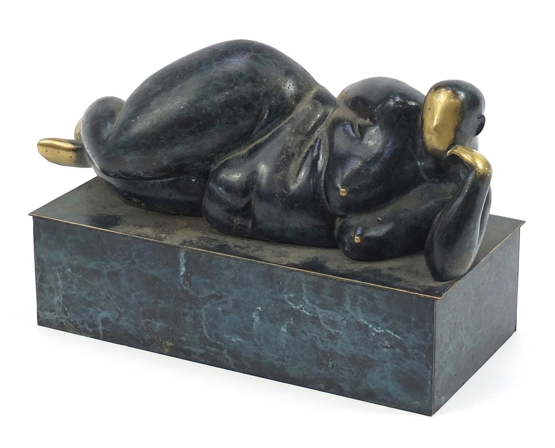 Modernist bronze sculpture of a nude female, 30cm in length