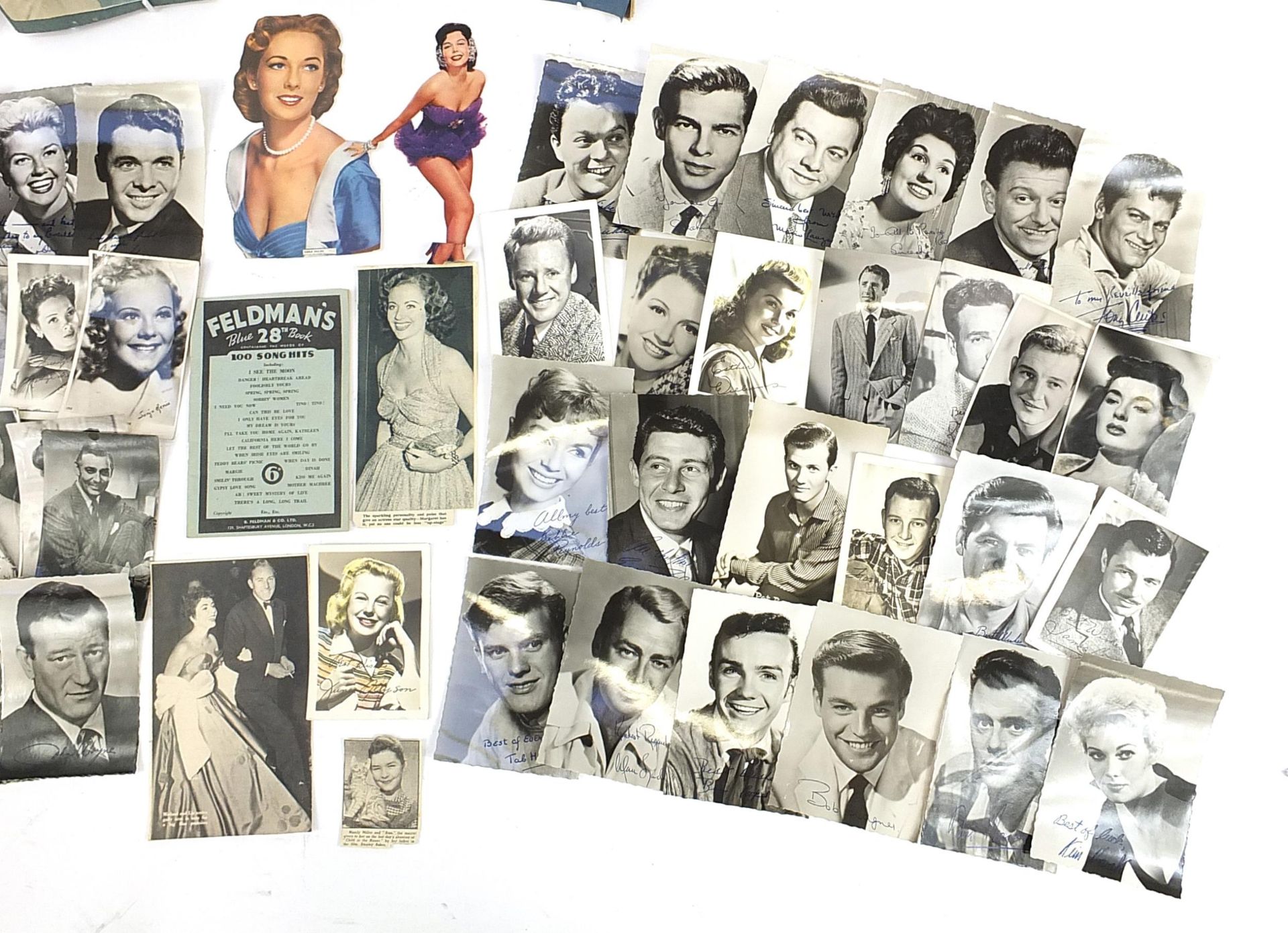 Autographs and film star photographs including a scrap book and autograph album - Bild 4 aus 14