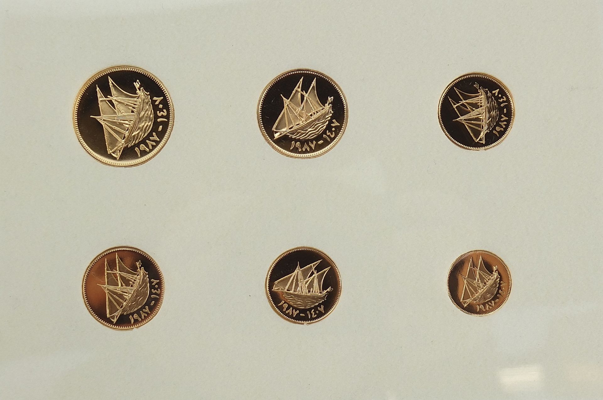 Set of six gold Kuwait Fils coins gold coins issued by The Central Bank of Kuwait' comprising 1 - Image 3 of 4