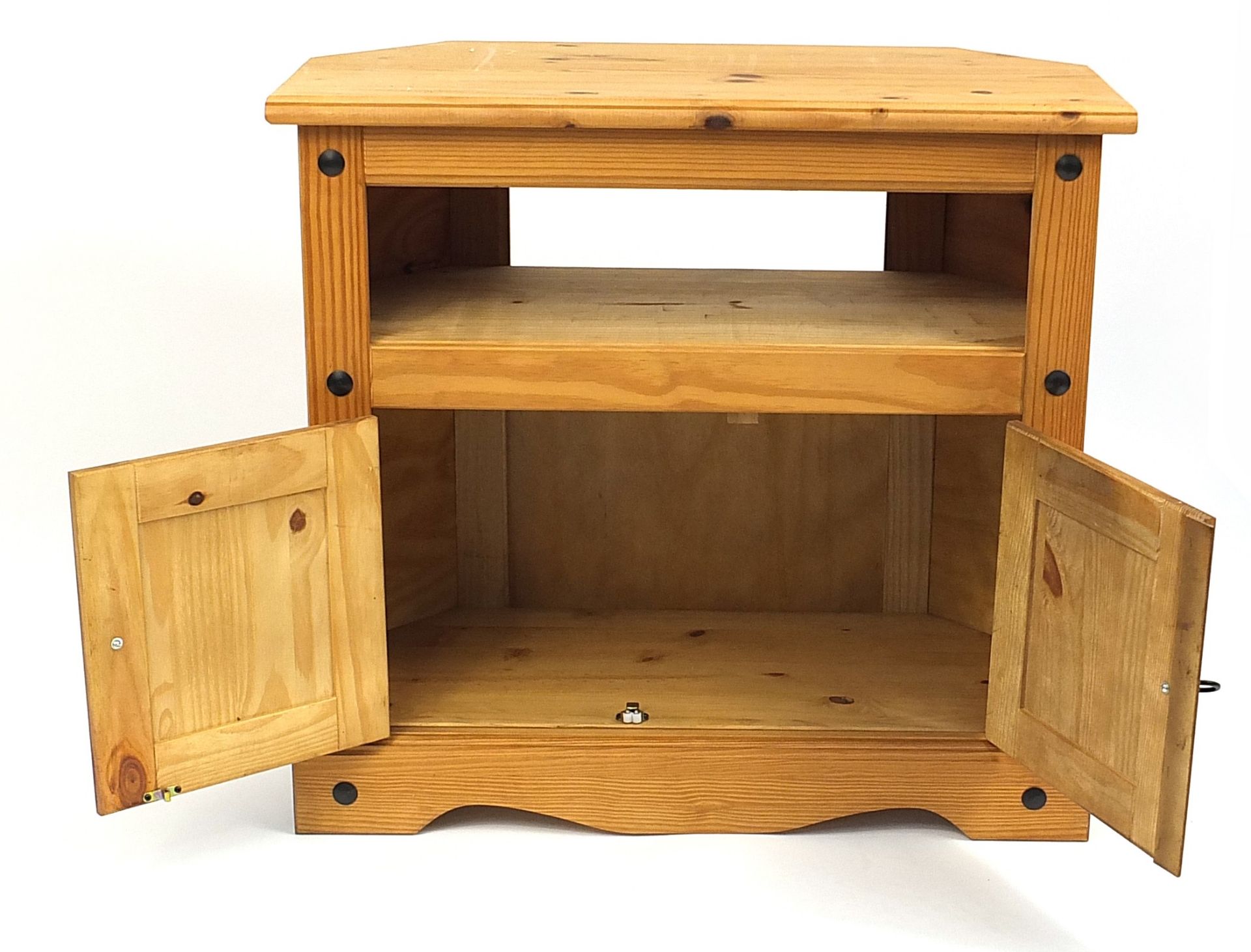 Mexican pine side cabinet with a pair of cupboard doors to the base, 79cm H x 85cm W x 42.5cm D - Image 3 of 4