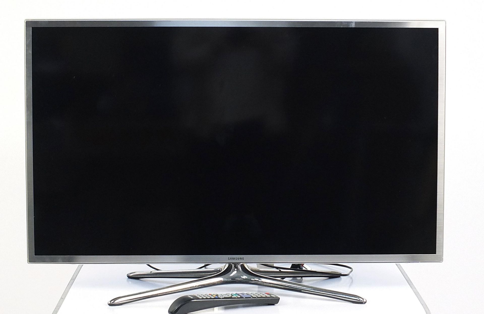 Samsung 40 inch LCD TV with remote, model UE40F6200AK