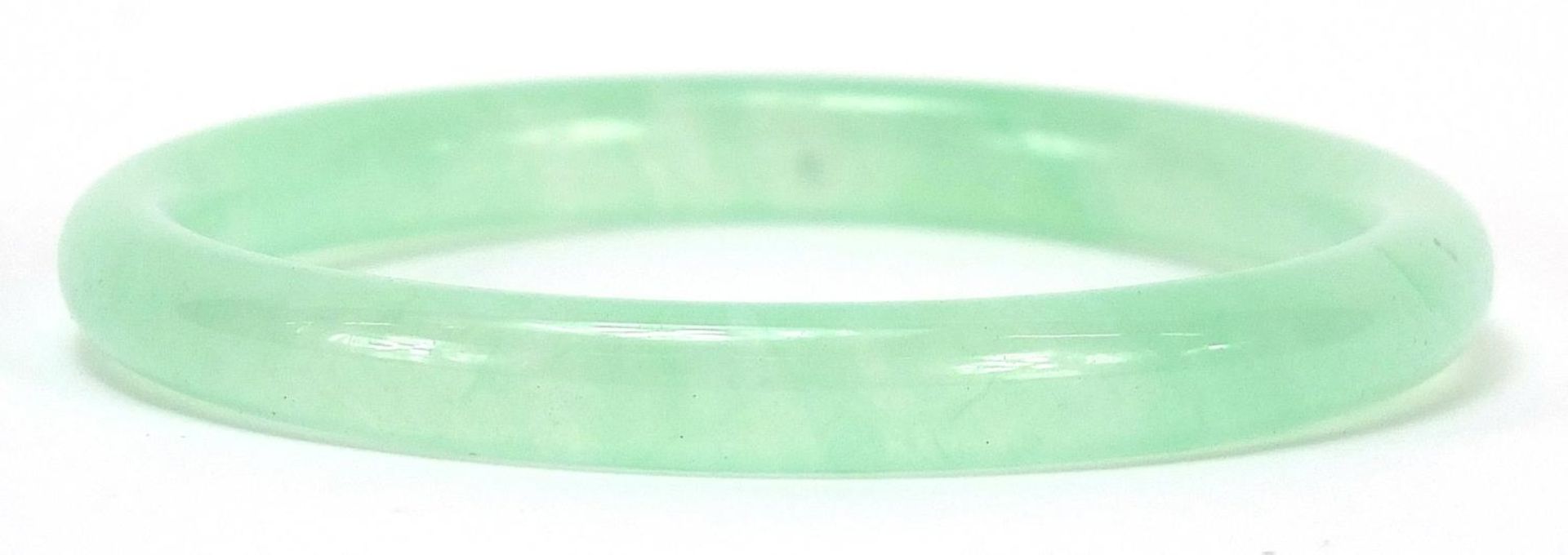 Chinese pale green jade bangle, 7.5cm in diameter, 27.0g