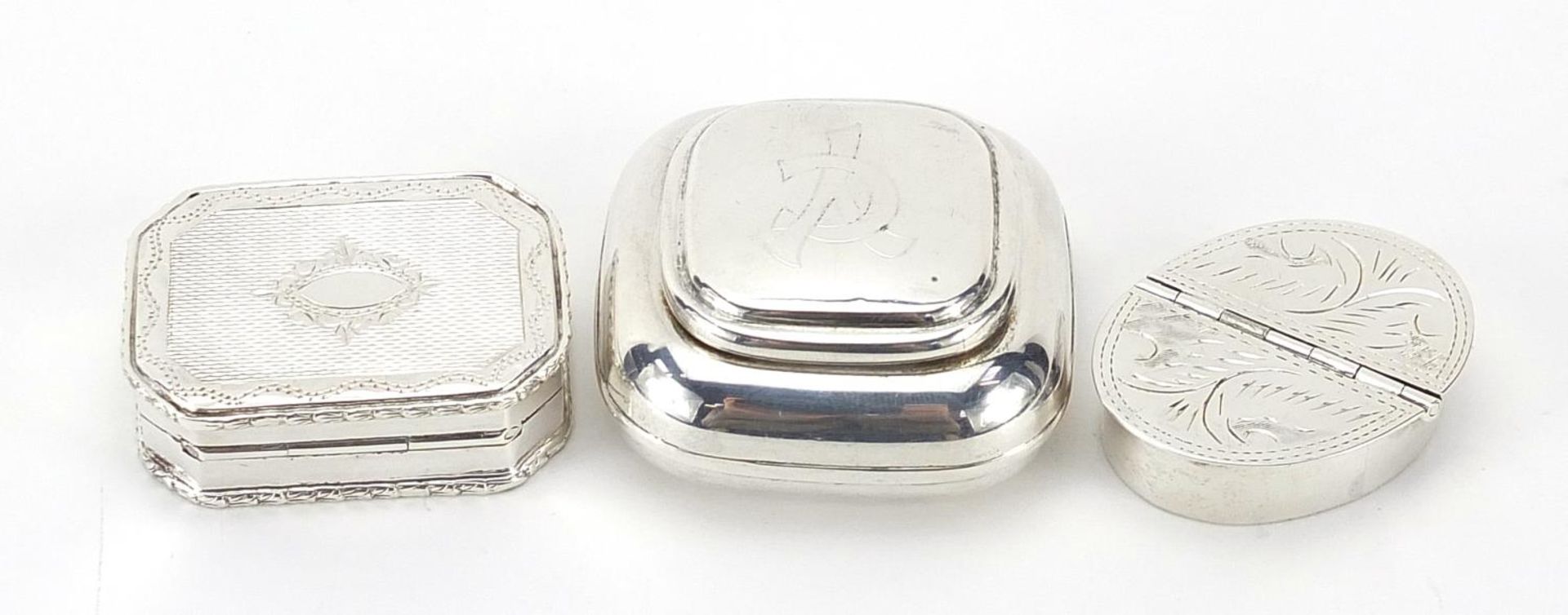 Three silver pill boxes, the largest 4.5cm wide, total 73.8g - Image 2 of 4