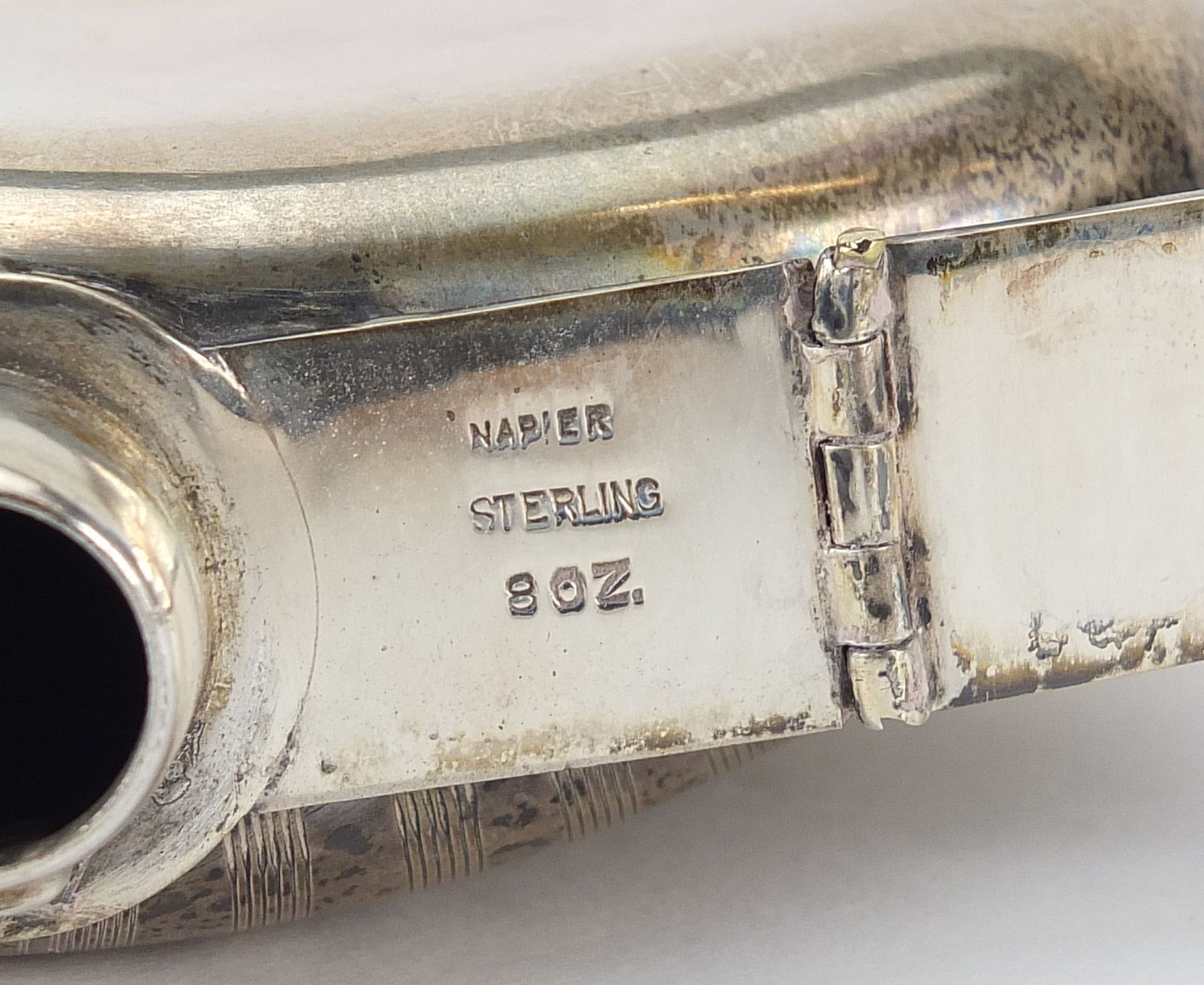 Art Deco Napier sterling silver hip flask with engine turned decoration, 16cm high, 173.5g - Image 4 of 4