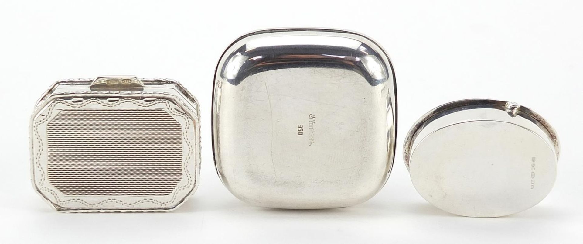 Three silver pill boxes, the largest 4.5cm wide, total 73.8g - Image 3 of 4
