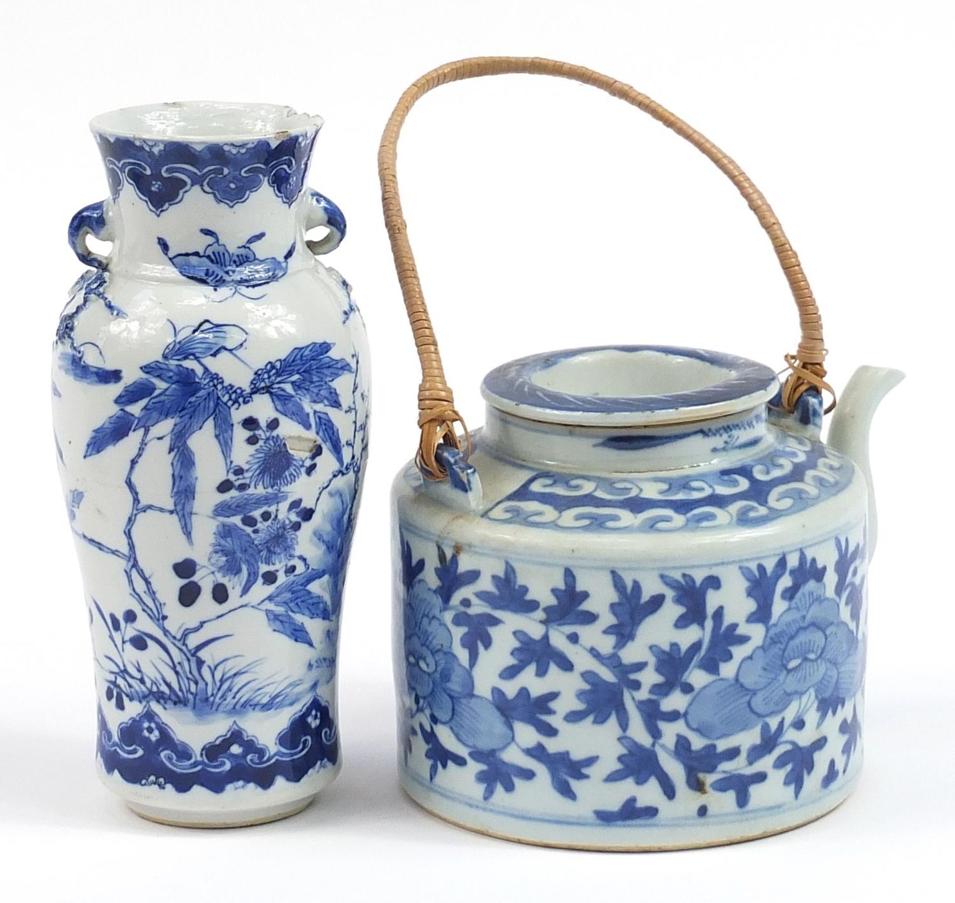 Chinese porcelain comprising blue and white vase with four figure character mark to the base, blue - Image 2 of 4